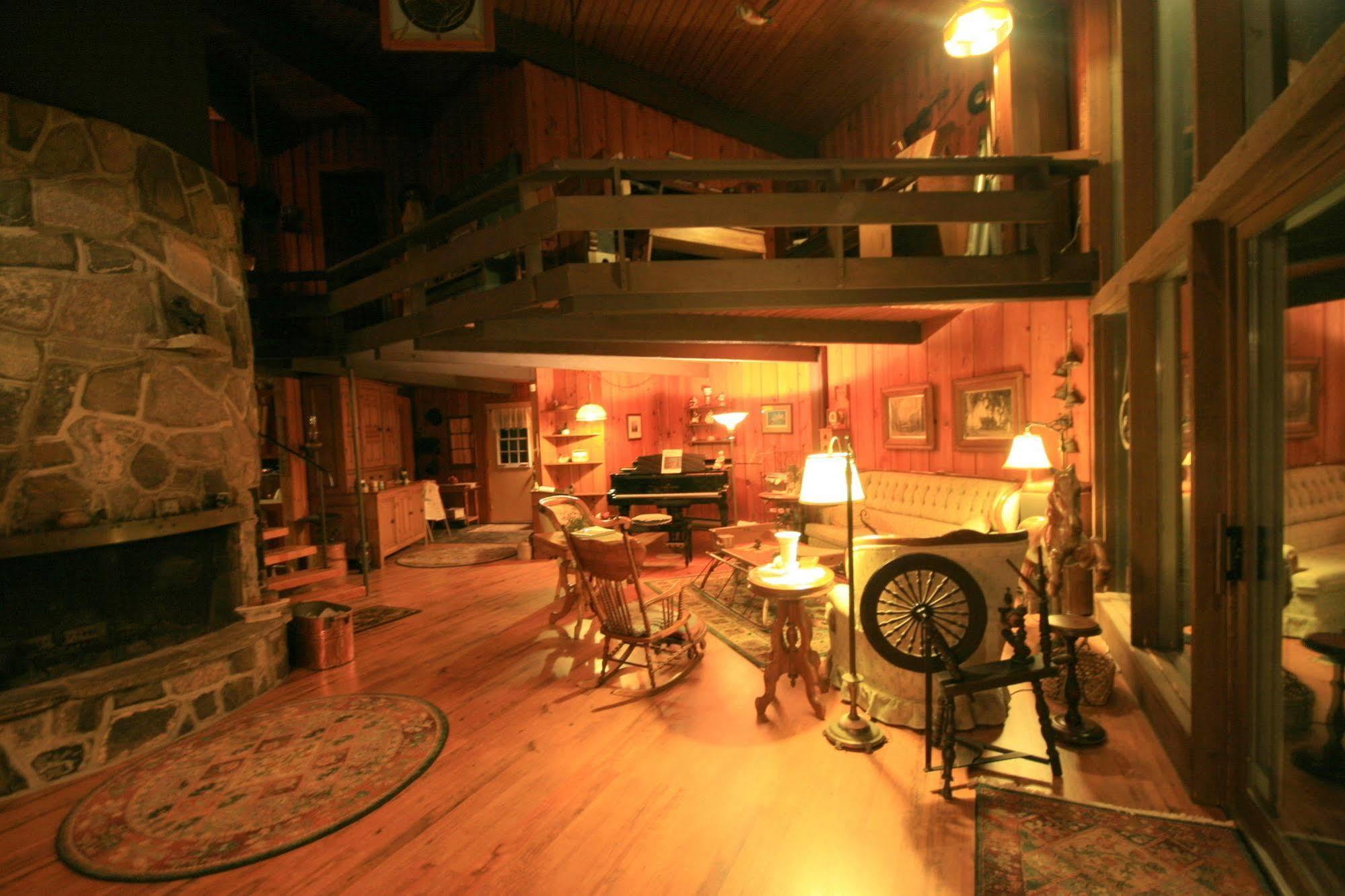 Algonquin Highlands Stouffermill Bed & Breakfast المظهر الخارجي الصورة